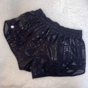 Lululemon Hotty Hot Shorts Black Print (bag pattern) Size 6